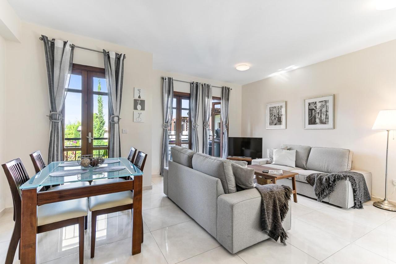 2 Bedroom Apartment Assia With Communal Pool, Aphrodite Hills Resort Kouklia Exterior foto